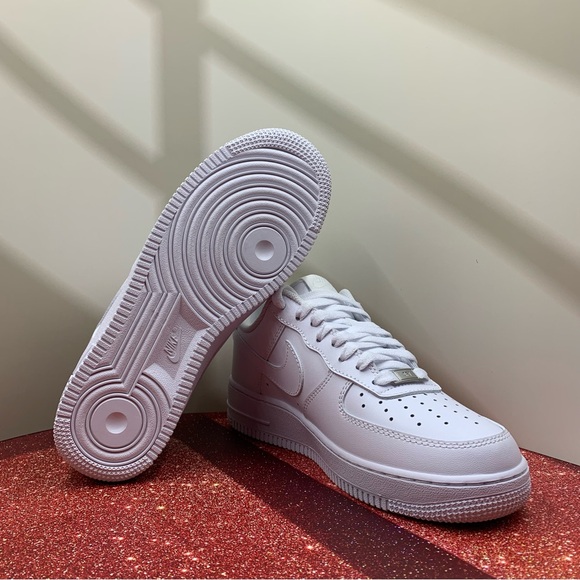 Extraordinary Charm Man’s size 8.5 White AF 1-Force 1 Low 07 - Picture 5 of 6